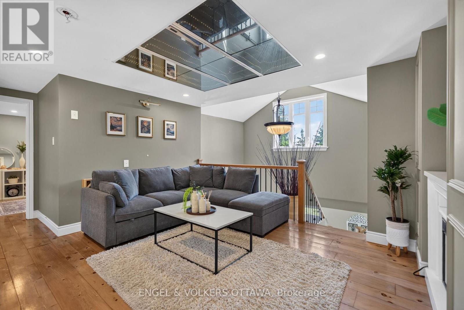 Upper loft living room