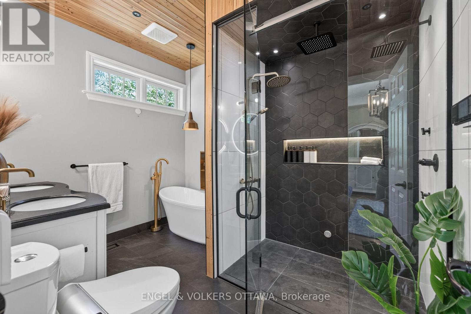 Master ensuite